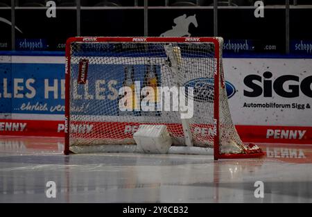 Augsburg, Deutschland. Oktober 2024. Leeres Eishockeytor, Symbolfoto. GER, Augsburger Panther gegen Iserlohn Roosters, Eishockey, DEL, 5. Spieltag, Saison 2024/2025, 02.10.2024. Foto: Eibner-Pressefoto/Heiko feiner Credit: dpa/Alamy Live News Stockfoto