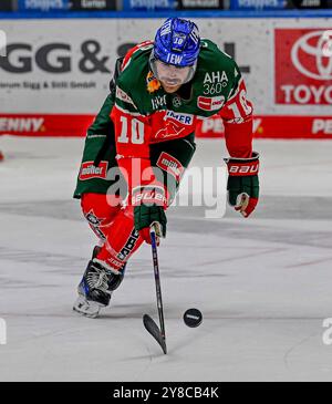 Augsburg, Deutschland. Oktober 2024. Chris Collins (Augsburger Panther, Nr. 10). GER, Augsburger Panther gegen Iserlohn Roosters, Eishockey, DEL, 5. Spieltag, Saison 2024/2025, 02.10.2024. Foto: Eibner-Pressefoto/Heiko feiner Credit: dpa/Alamy Live News Stockfoto