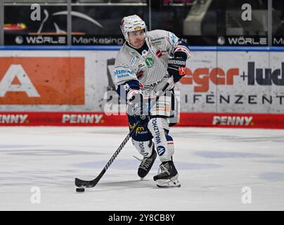 Augsburg, Deutschland. Oktober 2024. Zach Osburn (Iserlohn Roosters, Nr. 2). GER, Augsburger Panther gegen Iserlohn Roosters, Eishockey, DEL, 5. Spieltag, Saison 2024/2025, 02.10.2024. Foto: Eibner-Pressefoto/Heiko feiner Credit: dpa/Alamy Live News Stockfoto