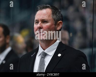 Augsburg, Deutschland. Oktober 2024. Ted Dent (Chef-Trainer, Augsburger Panther). GER, Augsburger Panther gegen Iserlohn Roosters, Eishockey, DEL, 5. Spieltag, Saison 2024/2025, 02.10.2024. Foto: Eibner-Pressefoto/Heiko feiner Credit: dpa/Alamy Live News Stockfoto