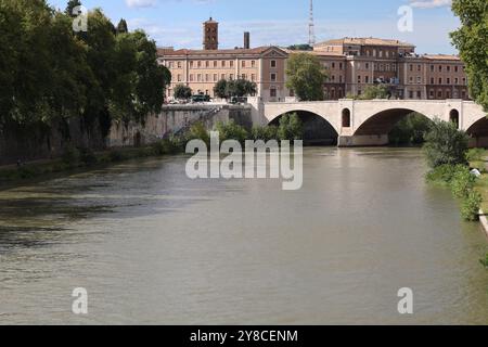 Blick auf Ponte Principe Amedeo Savoia Aosta von Ponte Giuseppe Mazzini, Rom, Italien Stockfoto