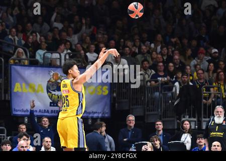 Berlin, Deutschland. Oktober 2024. Elias Rapieque (ALBA Berlin, #25) GER, ALBA Berlin gegen Panathinaikos AKTOR Athen, Basketball, EuroLeague, Saison 2024/2025, 1. Spieltag, 03.10.2024. Foto: Eibner-Pressefoto/Ryan Sleiman Credit: dpa/Alamy Live News Stockfoto