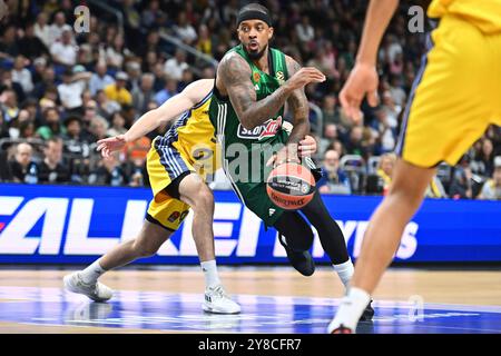 Berlin, Deutschland. Oktober 2024. Lorenzo Brown (Panathinaikos Athens, #2) GER, ALBA Berlin gegen Panathinaikos AKTOR Athens, Basketball, EuroLeague, Saison 2024/2025, 1. Spieltag, 03.10.2024. Foto: Eibner-Pressefoto/Ryan Sleiman Credit: dpa/Alamy Live News Stockfoto