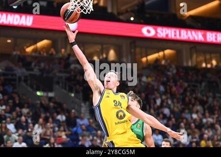 Berlin, Deutschland. Oktober 2024. Justin Bean (ALBA Berlin, #34) GER, ALBA Berlin / Panathinaikos AKTOR Athens, Basketball, EuroLeague, Saison 2024/2025, 1. Spieltag, 03.10.2024. Foto: Eibner-Pressefoto/Ryan Sleiman Credit: dpa/Alamy Live News Stockfoto