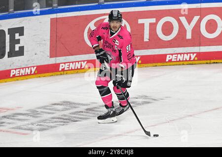 Eishockey DEL - 24/25 - 6. Spieltag: Kölner Haie vs Straubing Tigers am 03.10.2024 im in der LANXESS Arena in Köln Kölns Moritz Müller ( Nr.91) Foto: Osnapix Stockfoto