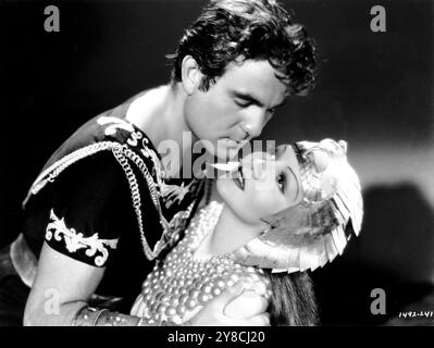 HENRY WILCOXON als Marc Antony und CLAUDETTE COLBERT in CLEOPATRA 1934 Regisseur CECIL B. DeMille Miss Colberts Kostüme Travis Banton Paramount Pictures Stockfoto