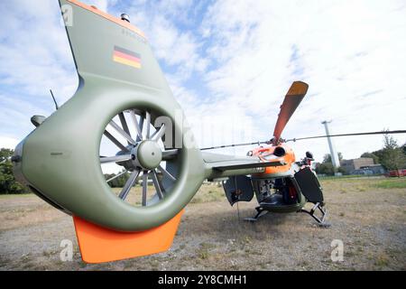 Düsseldorf, Deutschland. Oktober 2024. SAR-Rettungshubschrauber, Katastrophenschutzübung LOKI24 in Düsseldorf-Hubbelrath, 4. Oktober 2024, Quelle: dpa/Alamy Live News Stockfoto