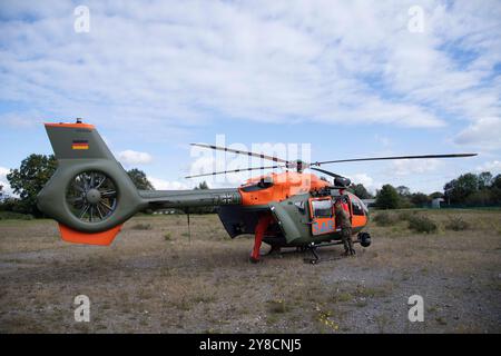 Düsseldorf, Deutschland. Oktober 2024. SAR-Rettungshubschrauber, Katastrophenschutzübung LOKI24 in Düsseldorf-Hubbelrath, 4. Oktober 2024, Quelle: dpa/Alamy Live News Stockfoto