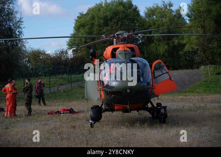 Düsseldorf, Deutschland. Oktober 2024. SAR-Rettungshubschrauber, Katastrophenschutzübung LOKI24 in Düsseldorf-Hubbelrath, 04.10.2024, Credit: dpa/Alamy Live News Stockfoto