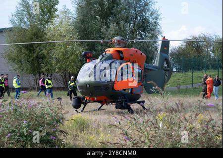 Düsseldorf, Deutschland. Oktober 2024. SAR-Rettungshubschrauber, Katastrophenschutzübung LOKI24 in Düsseldorf-Hubbelrath, 04.10.2024, Credit: dpa/Alamy Live News Stockfoto