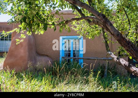 Außenansicht des Blumenschein Museums, Heimat der Künstler Ernest und Mary Blumenschein aus dem frühen 20. Jahrhundert in Taos, New Mexico, USA Stockfoto