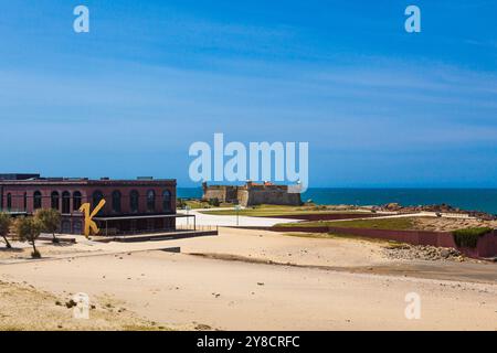 Die Forte de São Francisco Xavier (Zentrum), auch bekannt als Castelo do Queijo (Käsesaal) am Ufer mit Blick auf den Atlantik. Foz d Stockfoto