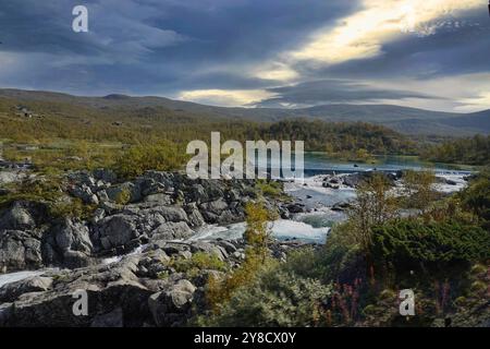 6. September 2024: Südnorwegischer Wasserfall und Fluss bei Ustedola, nahe Ustaoset Stockfoto