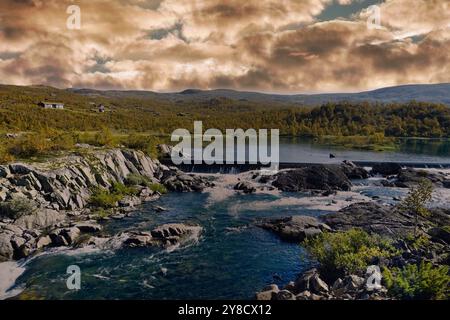 6. September 2024: Südnorwegischer Wasserfall und Fluss bei Ustedola, nahe Ustaoset Stockfoto