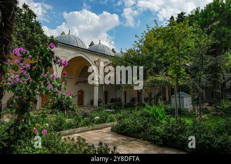 Istanbul, Türkei - 23. September 2024: Der Sokullu Mehmed Pascha Madrasa ist ein Madrasa-Grabkomplex im Stadtteil Eyup in Istanbul. Stockfoto