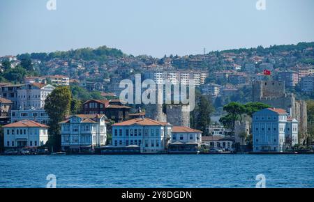 Istanbul, Türkei - 27. September 2024: Die Anatolische Festung ist eine mittelalterliche osmanische Festung in Istanbul. Stockfoto