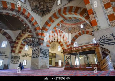 Edirne, Türkei – 1. Oktober 2024: Die Alte Moschee, auch bekannt als große Moschee, ist eine osmanische Moschee aus dem frühen 15. Jahrhundert in Edirne, Türkei. Stockfoto