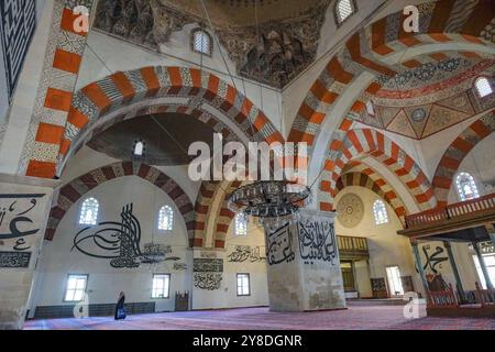 Edirne, Türkei – 1. Oktober 2024: Die Alte Moschee, auch bekannt als große Moschee, ist eine osmanische Moschee aus dem frühen 15. Jahrhundert in Edirne, Türkei. Stockfoto