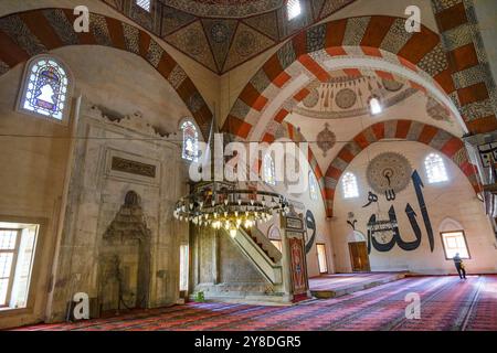 Edirne, Türkei – 1. Oktober 2024: Die Alte Moschee, auch bekannt als große Moschee, ist eine osmanische Moschee aus dem frühen 15. Jahrhundert in Edirne, Türkei. Stockfoto