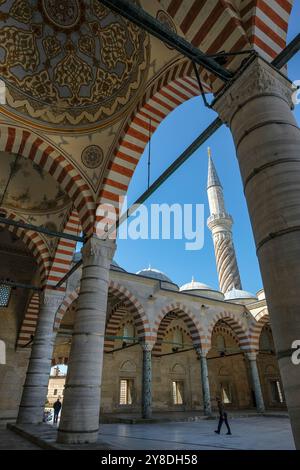 Edirne, Türkei - 3. Oktober 2024: Die UC Serefeli Moschee oder Moschee der drei Balkone in Edirne, Türkei. Stockfoto