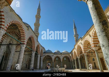 Edirne, Türkei - 3. Oktober 2024: Die UC Serefeli Moschee oder Moschee der drei Balkone in Edirne, Türkei. Stockfoto