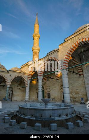 Edirne, Türkei - 4. Oktober 2024: Die UC Serefeli Moschee oder Moschee der drei Balkone in Edirne, Türkei. Stockfoto