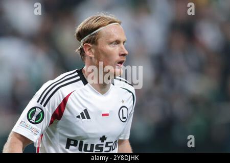 Radovan Pankov von Legia Warszawa wurde während des Spiels der UEFA Conference League 2024/2025 zwischen Legia Warszawa und Real Betis Balompie im Marshall Jozef Pilsudskis Municipal Stadium von Legia Warschau gesehen. Endergebnis; Legia Warszawa 1:0 Real Betis Balompie. Stockfoto