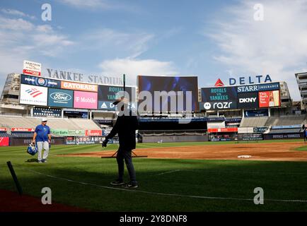 Bronx, Usa. Oktober 2024. Am Freitag, den 4. Oktober 2024, spielen die Kansas City Royals die New York Yankees im ALDS im Yankee Stadium. Foto: John Angelillo/UPI Credit: UPI/Alamy Live News Stockfoto