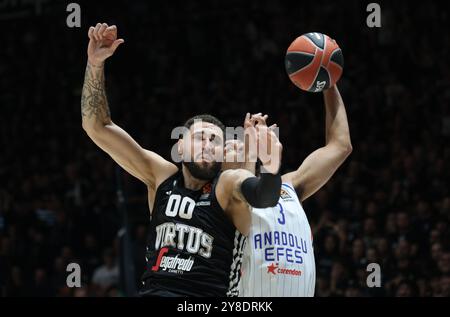 Jordan Nwora (Efes Istanbul) in Aktion von Jordan Nwora (Efes Istanbul) während des Basketball-Euroleague-Spiels zwischen Virtus Segafredo Bologna und Anadolu Efes Istanbul in der Unipol Arena, Casalecchio (Bologna), Italien, 04. Oktober 2024 - Foto: Michele Nucci Credit: Independent Photo Agency Srl/Alamy Live News Stockfoto