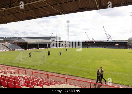 Rotherham, Großbritannien. Oktober 2024. Allgemeiner Blick auf das Millmoor Stadium, das ehemalige Heimstadion von Rotherham United FC, das nun wieder für die Öffentlichkeit geöffnet wird. Rotherham United spielte zuletzt vor 16 Jahren in Millmoor, aber jetzt wird The Ghost Ground wieder lebendig, da das Feld von lokalen Teams genutzt wird. Quelle: SOPA Images Limited/Alamy Live News Stockfoto