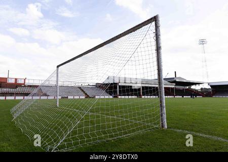 Rotherham, Großbritannien. Oktober 2024. Allgemeine Ansicht eines der Torposten als Millmoor Stadium das ehemalige Heimstadion von Rotherham United FC wird wieder für die Öffentlichkeit geöffnet. Rotherham United spielte zuletzt vor 16 Jahren in Millmoor, aber jetzt wird The Ghost Ground wieder lebendig, da das Feld von lokalen Teams genutzt wird. (Foto: Ben Booth/SOPA Images/SIPA USA) Credit: SIPA USA/Alamy Live News Stockfoto