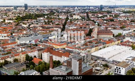 Drohnenansicht vom Rollbergkiez in Richtung Norden mit der Karl-Marx-Straße und das Rathaus Neukölln C in Berlin am 27. September 2024. Drohnenbilder von Neukölln *** Drohnenbild von Rollbergkiez in nördlicher Richtung mit Karl-Marx-Straße und dem Rathaus Neukölln C in Berlin am 27. September 2024 Drohnenbilder von Neukölln Stockfoto