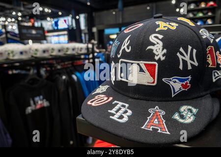 Flagship Store der Major League Baseball im Rockefeller Center, New York City, USA 2024 Stockfoto