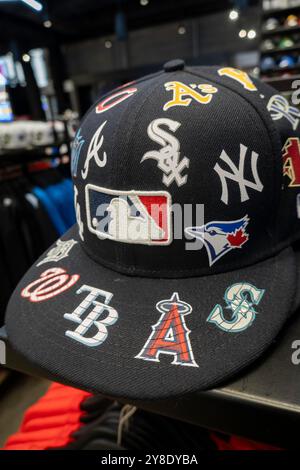 Flagship Store der Major League Baseball im Rockefeller Center, New York City, USA 2024 Stockfoto