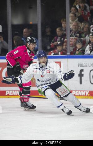 LanxessArena, Köln, Nordrhein-Westfalen, Michael Clarke (Straubing Tigers, #10), Maximilian Kammerer (Koelner Haie, #9), PENNY DEL, Koelner Haie Stockfoto