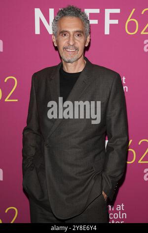 Ny. Oktober 2024. John Turturro bei der Ankunft für DEN RAUM NEBENAN Centerpiece Premiere beim 62. New York Film Festival, Alice Tully Hall im Lincoln Center, New York, NY, 4. Oktober 2024. Quelle: Kristin Callahan/Everett Collection/Alamy Live News Stockfoto