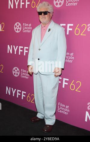 New York, USA. Oktober 2024. Regisseur Pedro Almodóvar nimmt am 4. Oktober 2024 an der Premiere des 62. New Yorker Filmfestivals von „The Room Next Door“ in der Alice Tully Hall, New York, NY Teil. (Foto: Anthony Behar/SIPA USA) Credit: SIPA USA/Alamy Live News Stockfoto