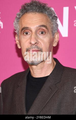 New York, USA. Oktober 2024. John Turturro nimmt am 4. Oktober 2024 an der Premiere des 62. New York Film Festivals von „The Room Next Door“ in der Alice Tully Hall, New York, NY Teil. (Foto: Anthony Behar/SIPA USA) Credit: SIPA USA/Alamy Live News Stockfoto