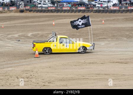 Deniliquin, NSW, Australien, 4. Oktober 2024; Ute Drivers, Skill Competition Doing Doughnuts bei den Deni Ute Muster P.j.Hickox/Alamy Live News Stockfoto