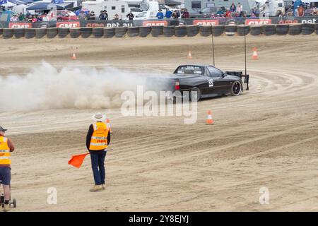 Deniliquin, NSW, Australien, 4. Oktober 2024; Ute Drivers, Skill Competition Doing Doughnuts bei den Deni Ute Muster P.j.Hickox/Alamy Live News Stockfoto