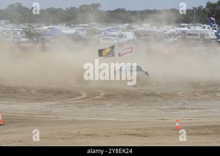 Deniliquin, NSW, Australien, 4. Oktober 2024; Ute Drivers, Skill Competition Doing Doughnuts bei den Deni Ute Muster P.j.Hickox/Alamy Live News Stockfoto