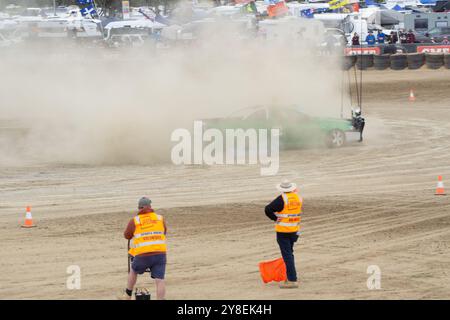 Deniliquin, NSW, Australien, 4. Oktober 2024; Ute Drivers, Skill Competition Doing Doughnuts bei den Deni Ute Muster P.j.Hickox/Alamy Live News Stockfoto