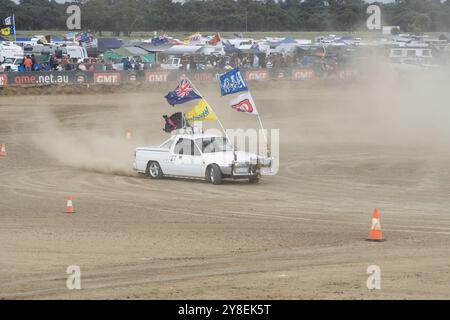 Deniliquin, NSW, Australien, 4. Oktober 2024; Ute Drivers, Skill Competition Doing Doughnuts bei den Deni Ute Muster P.j.Hickox/Alamy Live News Stockfoto