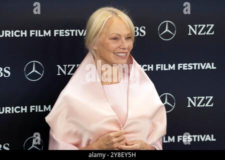 Pamela Anderson bei der Premiere des Kinofilms 'The Last Showgirl' auf dem 20. Zürich Filmfestival 2024 im Kongresssaal. Zürich, 04.10.2024 Stockfoto