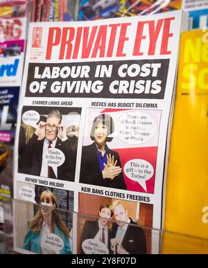 Private Eye, britisches, vierzehntägiges, satirisches Nachrichtenmagazin, verspottet den Schenkelskandal. Die Kontroverse konzentriert sich auf die Geschenke der britischen Labour Party Stockfoto