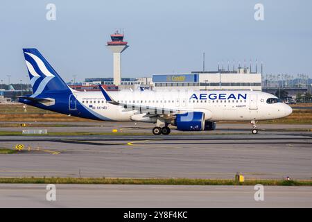 Aegean Airlines Airbus A320neo Flugzeug Flughafen Frankfurt in Deutschland Frankfurt, Deutschland - 6. August 2024: Ein Airbus A320neo Flugzeug der Aegean Airlines mit dem Kennzeichen SX-NEI am Flughafen Frankfurt. *** Aegean Airlines Airbus A320neo Aircraft Frankfurt Airport in Deutschland Frankfurt, Deutschland 6. August 2024 ein Airbus A320neo Flugzeug von Aegean Airlines mit der Registrierung SX NEI am Flughafen Frankfurt, Deutschland Stockfoto