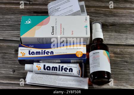 Kairo, Ägypten, 29. September 2024: Topische Antimykotika, Lamifen-Creme Terbinafin HCL und Closol Clotrimazol 10 mg Spray für topische Lösung, für das Trea Stockfoto