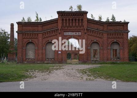 Liepaja, Lettland - 9. September 2024: Ehemalige Turnhalle der sowjetischen Armee in Karosta. Sonniger Sommertag selektiver Fokus Stockfoto