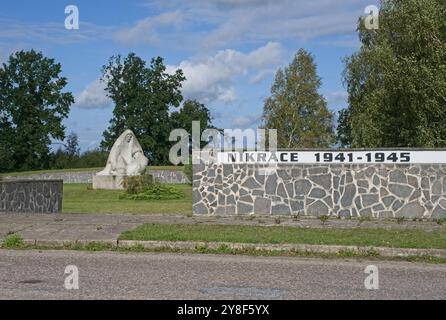 Dzelda, Lettland - 11. September 2024: Der sowjetische Kriegsfriedhof Dzelda beherbergt die Gräber von 3000 sowjetischen Soldaten und Offizieren, die im Zweiten Weltkrieg starben Stockfoto