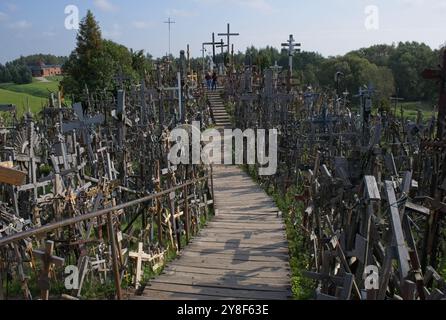 Jurgaiciai, Litauen - 12. September 2024: Der Hügel der Kreuze ist ein Wallfahrtsort etwa 12 km nördlich der Stadt Siauliai im Norden Litauens. Info Stockfoto